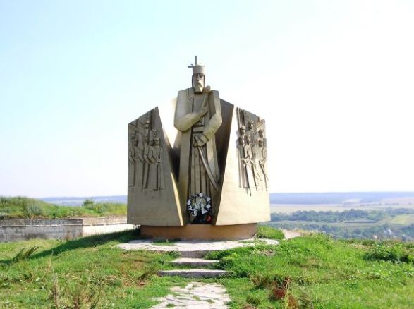 Через 370 лет после битвы, в 1991 году в Хотине поставили памятник украинскому гетману Петру Сагайдачному