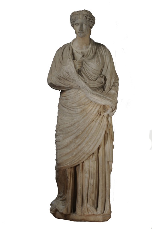 После ее собственной смерти она была обожествлена ​​как богиня;  Божественная Августа