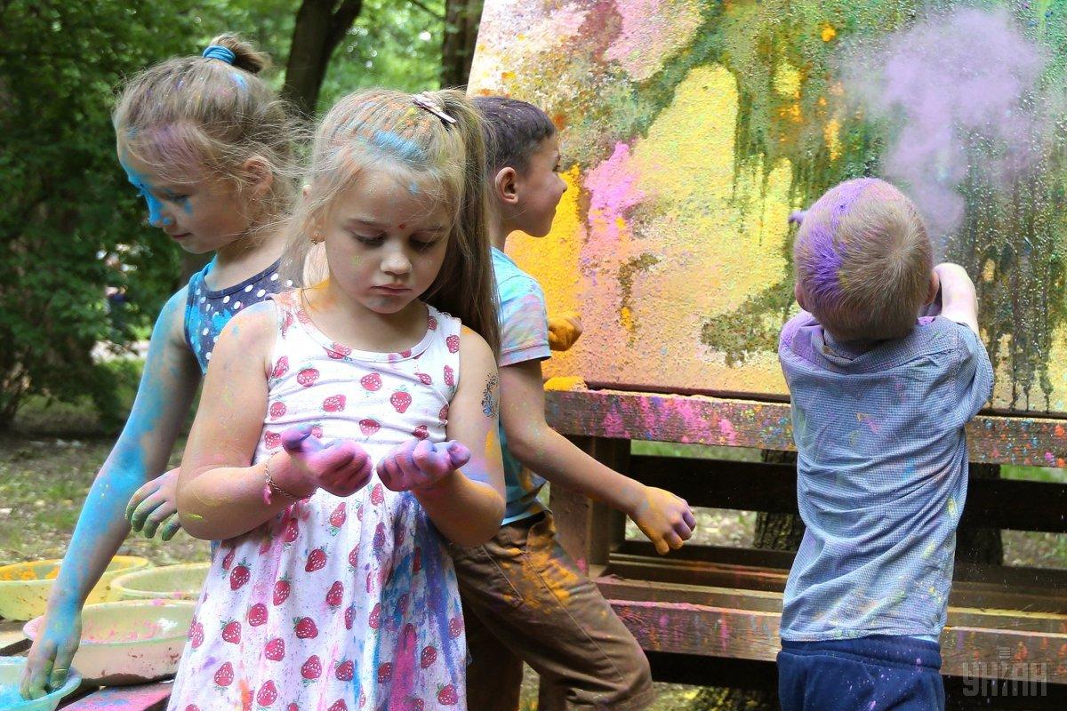 Ежегодно 1 июня в Украине проводятся различные развлекательные и социальные мероприятия, посвященные детям